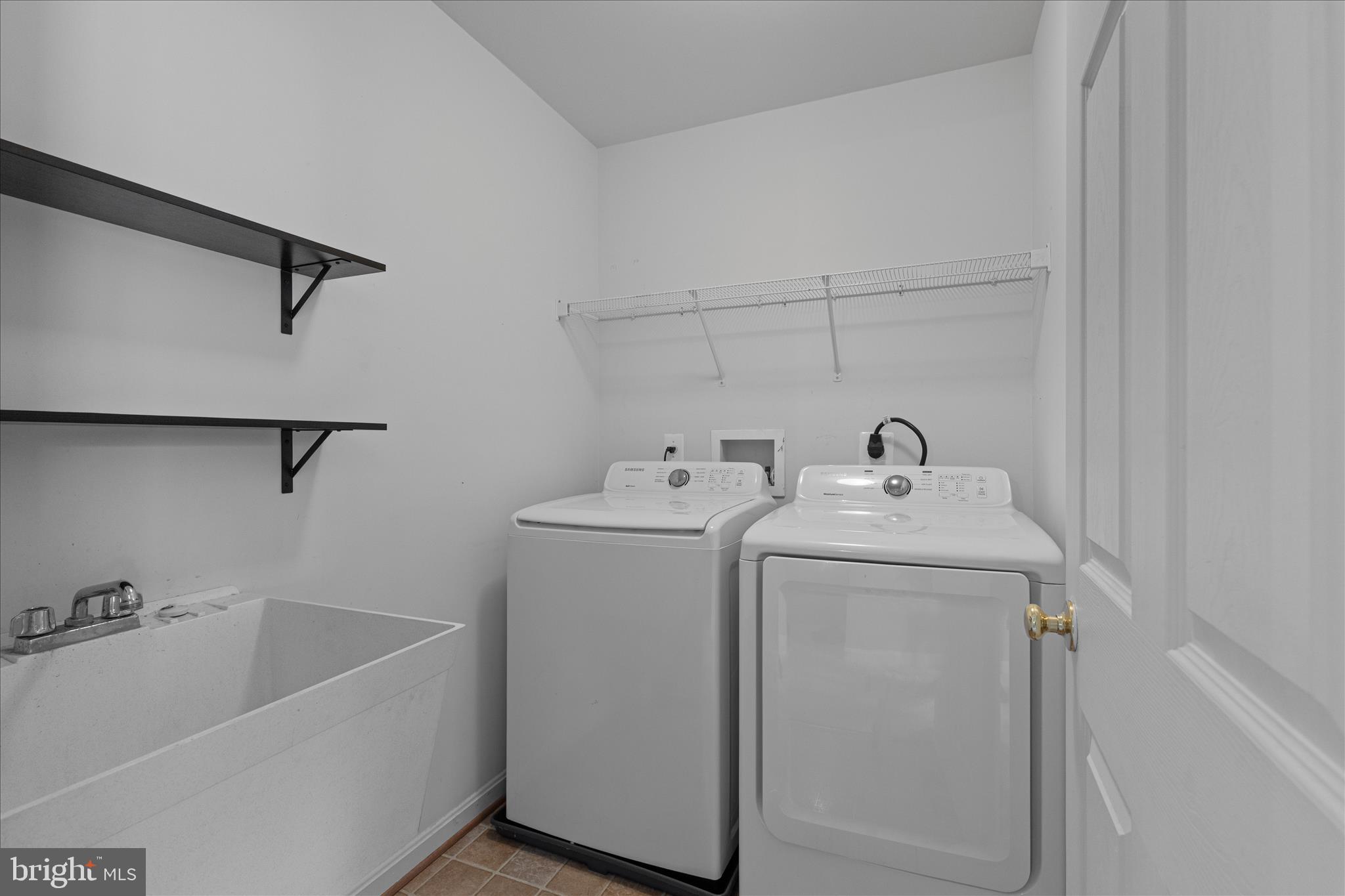 22742 Bayside Way California, MD 20619 - Photo 21 of 33 a utility room with dryer and washer