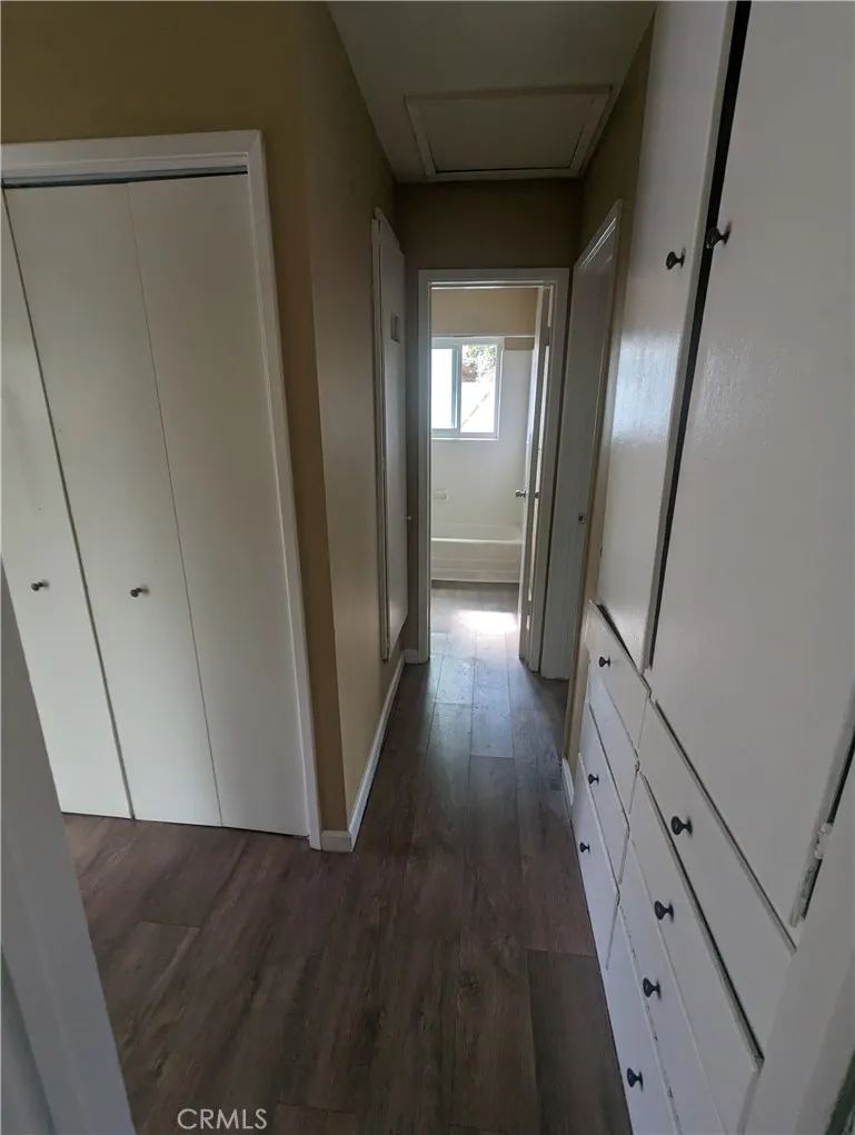 9330 Saffron Court Riverside, CA 92503 - Photo 18 of 21 9332 hallway