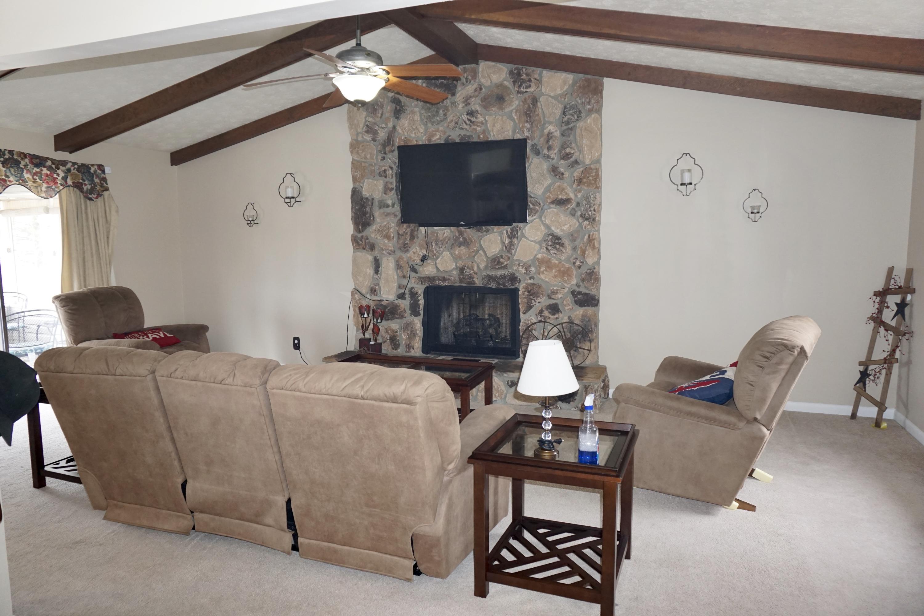 58 Pinewood Circle Greeneville, TN 37745 - Photo 4 of 31 DSC00593