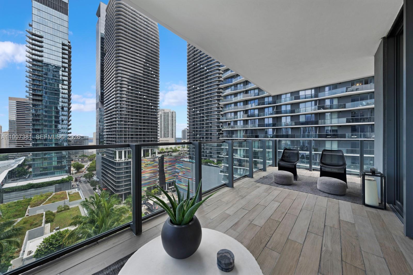 88 Southwest 7th Street, Unit 1401 Miami, FL 33130 - Photo 25 of 27 a view of balcony with couch