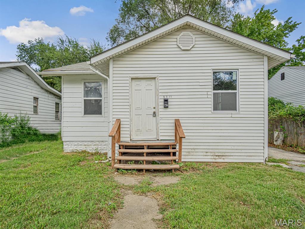 5611 Hallows Avenue East St. Louis, IL 62204 - Photo 1 of 7