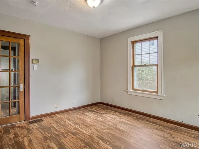 $895 | 5611 Hallows Avenue, East St. Louis, IL 62204