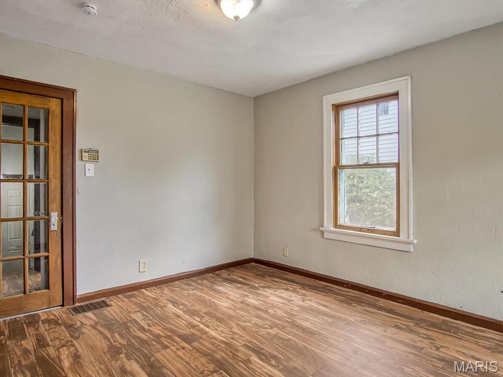 5611 Hallows Avenue East St. Louis, IL 62204 - Photo 3 of 7