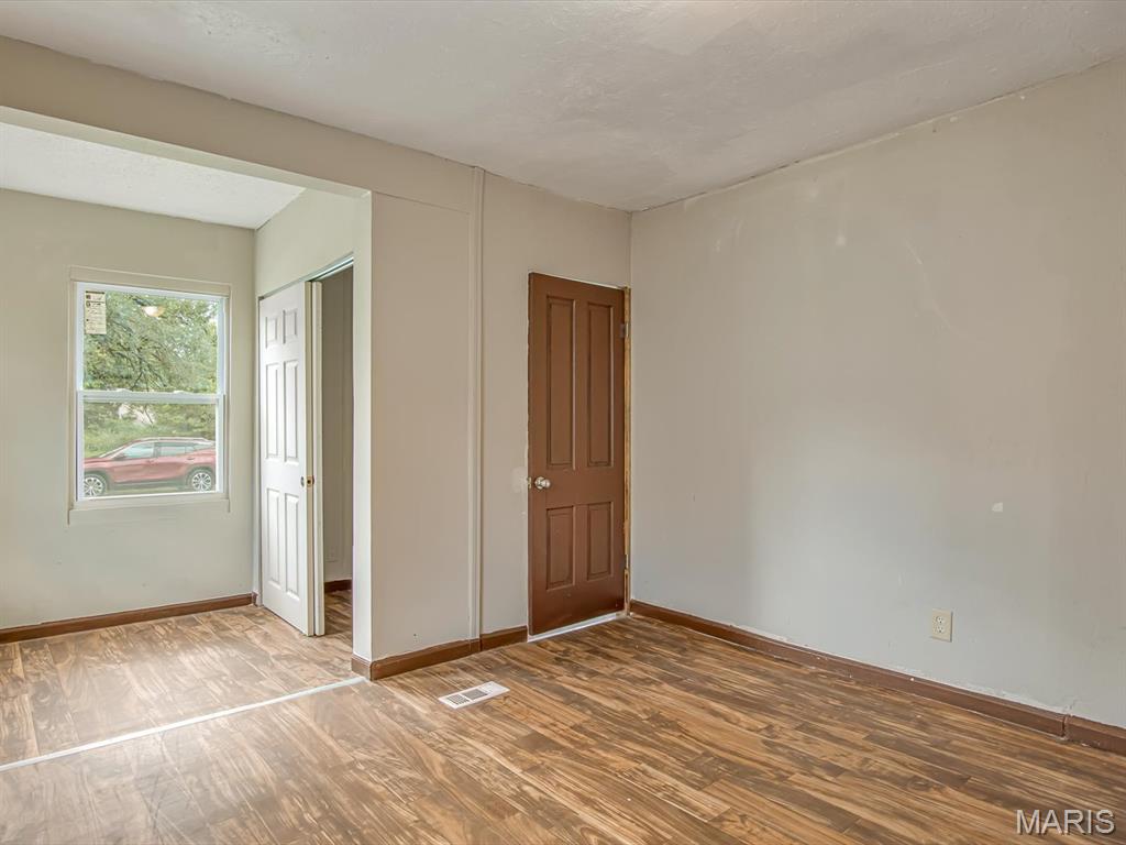 5611 Hallows Avenue East St. Louis, IL 62204 - Photo 4 of 7