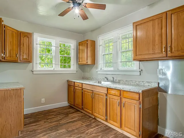 $895 | 5611 Hallows Avenue, East St. Louis, IL 62204