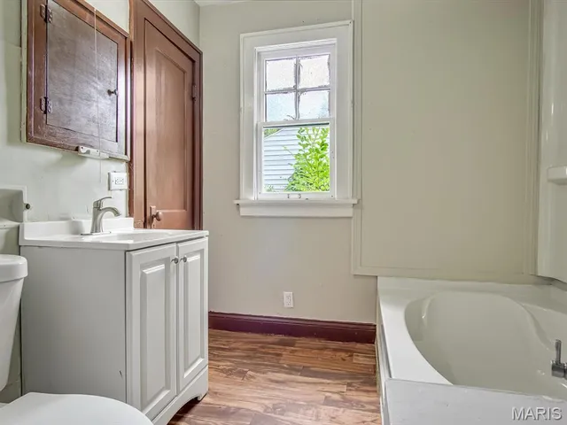 $895 | 5611 Hallows Avenue, East St. Louis, IL 62204