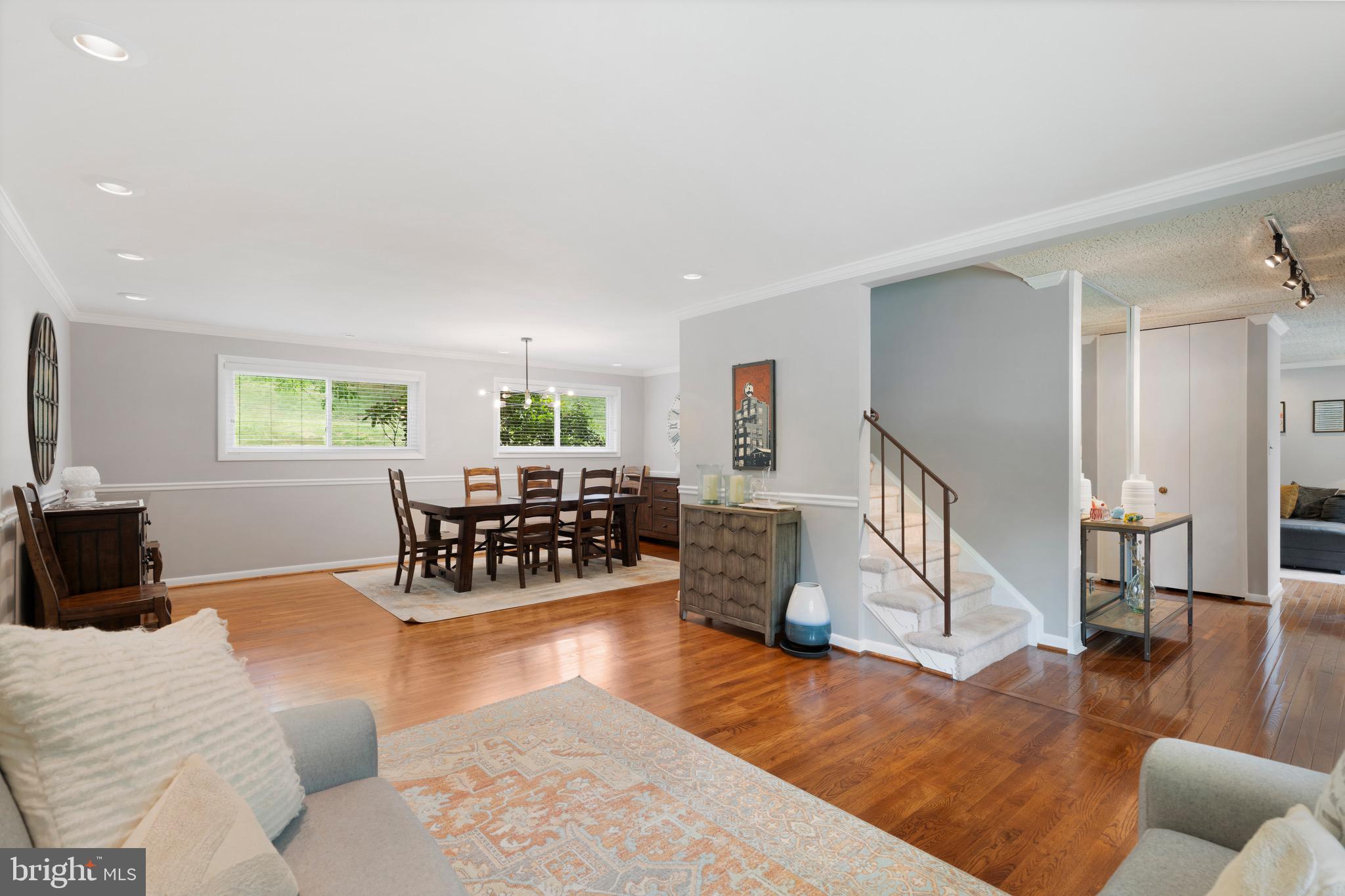 7214 Verbena Road Baltimore, MD 21209 - Photo 15 of 50 Living/Dining room