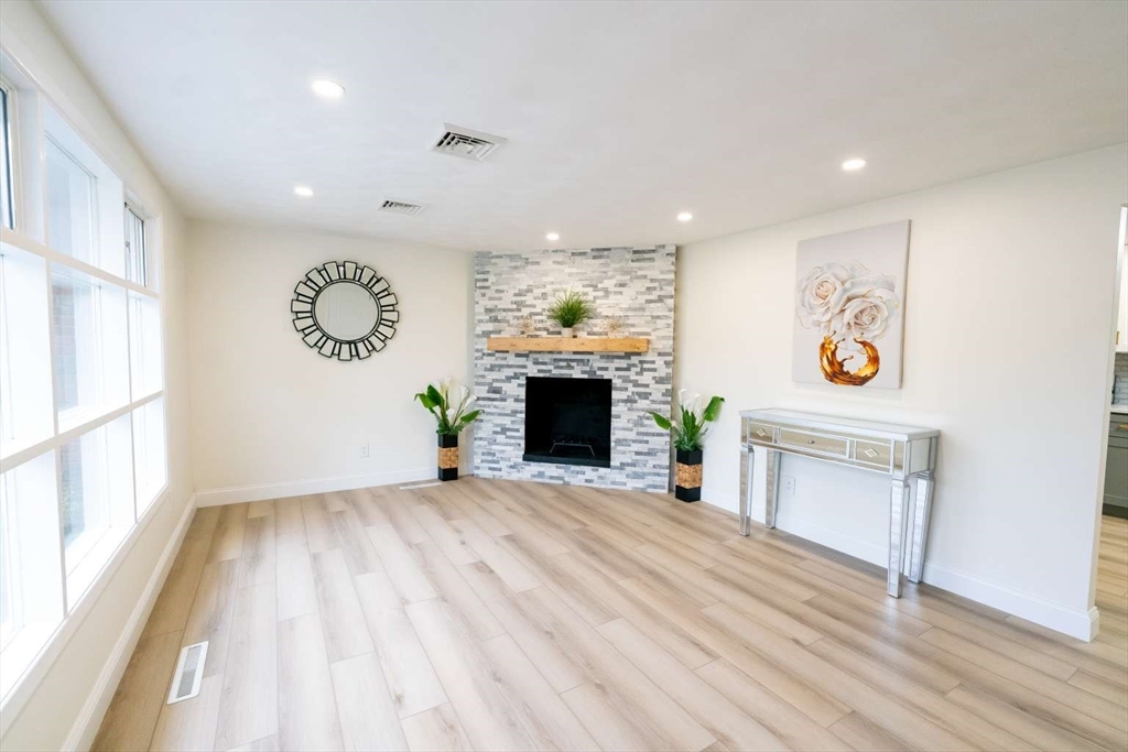 14 Waterhouse Road Stoneham, MA 02180 - Photo 5 of 20 Gallery Image 5