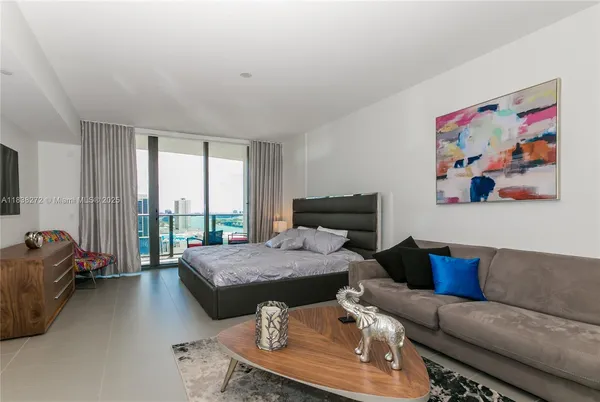 $2,900 | 1600 Northeast 1st Avenue, Unit 2004, Miami, FL 33132