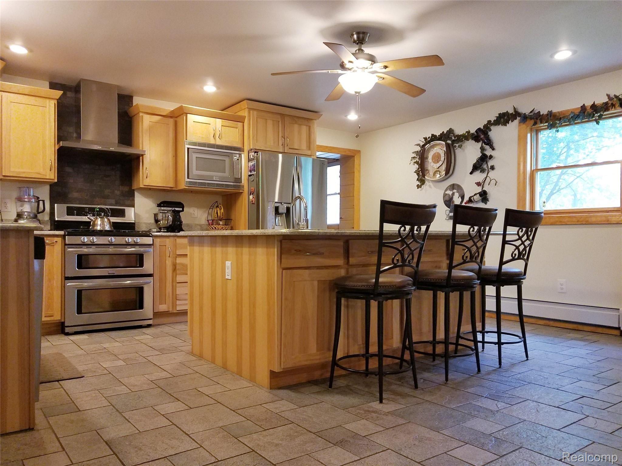 3211 North Belsay Road Flint, MI 48506 - Photo 30 of 62 Ceramic tile.jpg