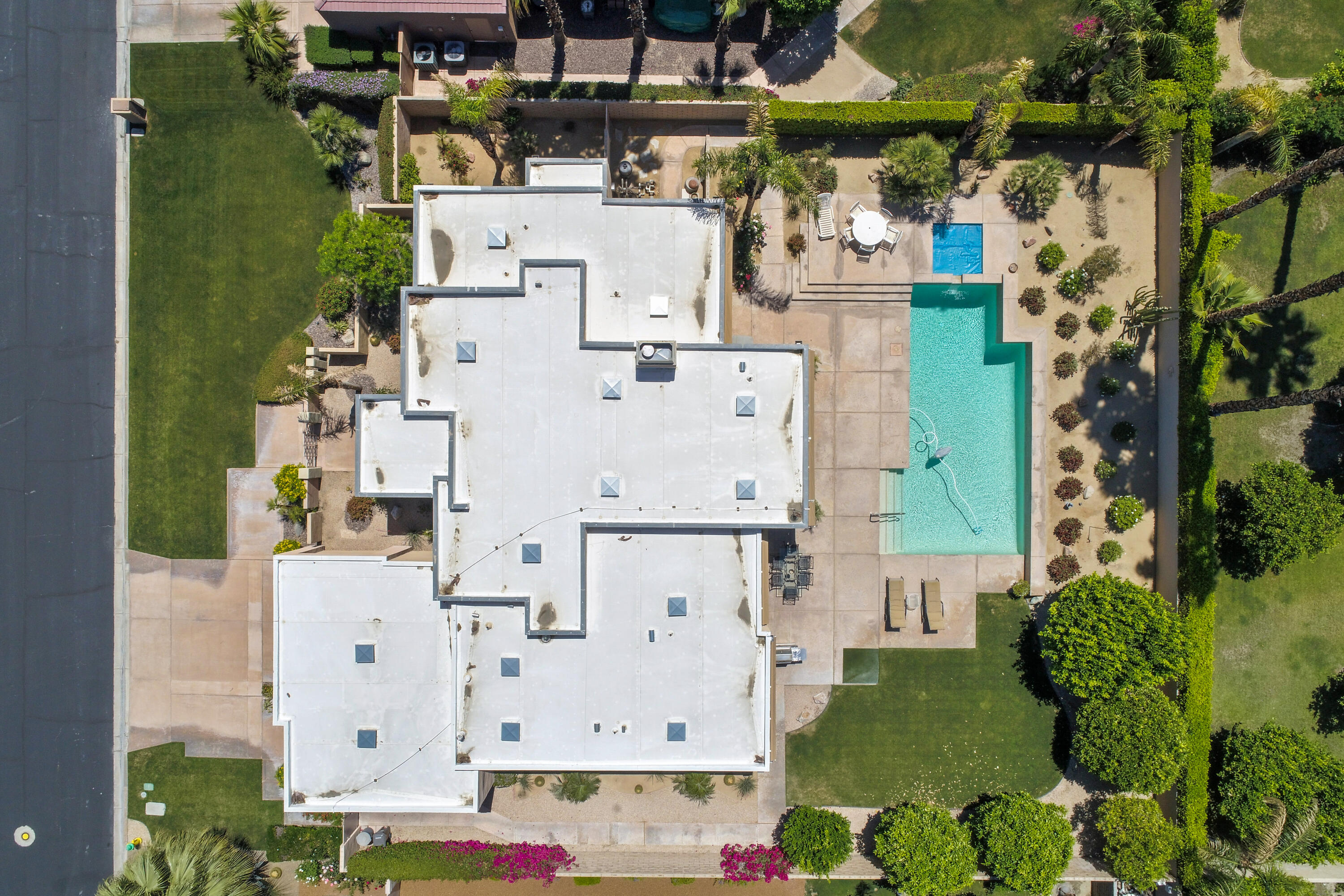 3 Silver Circle Rancho Mirage, CA 92270 - Photo 34 of 34 a aerial view of multiple house with outdoor space