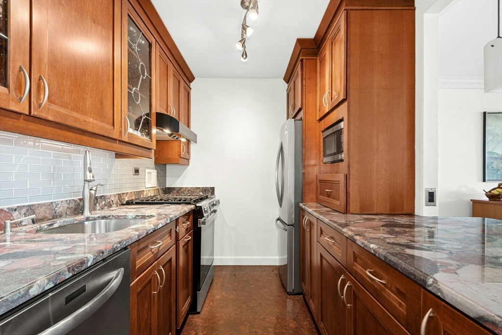 8 Whittier Place, Unit 22D Boston, MA 02114 - Photo 12 of 24
