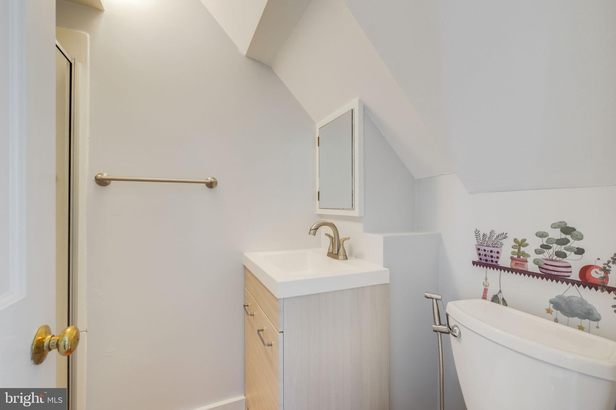 6220 Mazwood Road Rockville, MD 20852 - Photo 31 of 47 a bathroom with a sink toilet and a mirror