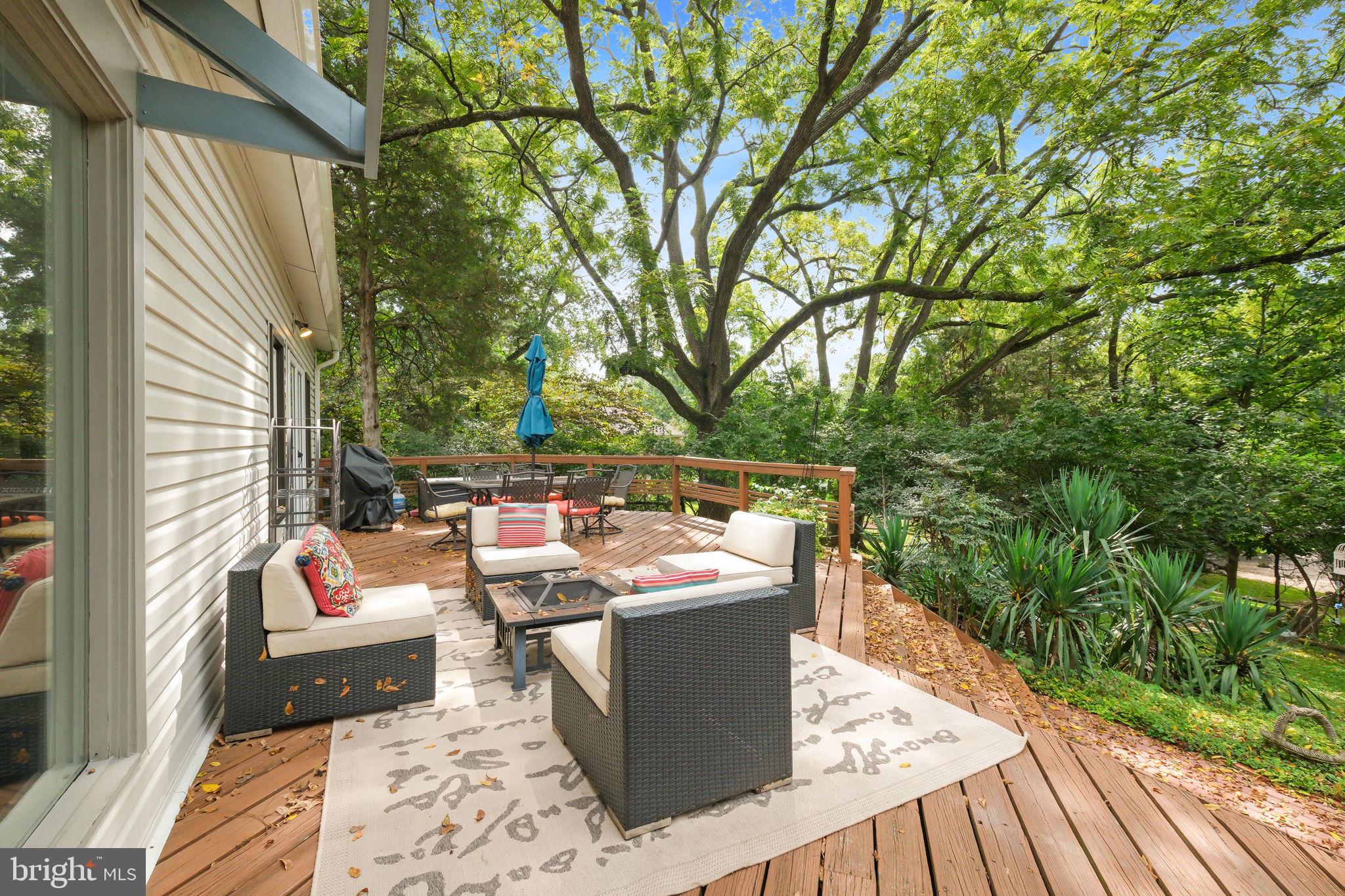 6220 Mazwood Road Rockville, MD 20852 - Photo 32 of 47 a outdoor space with furniture