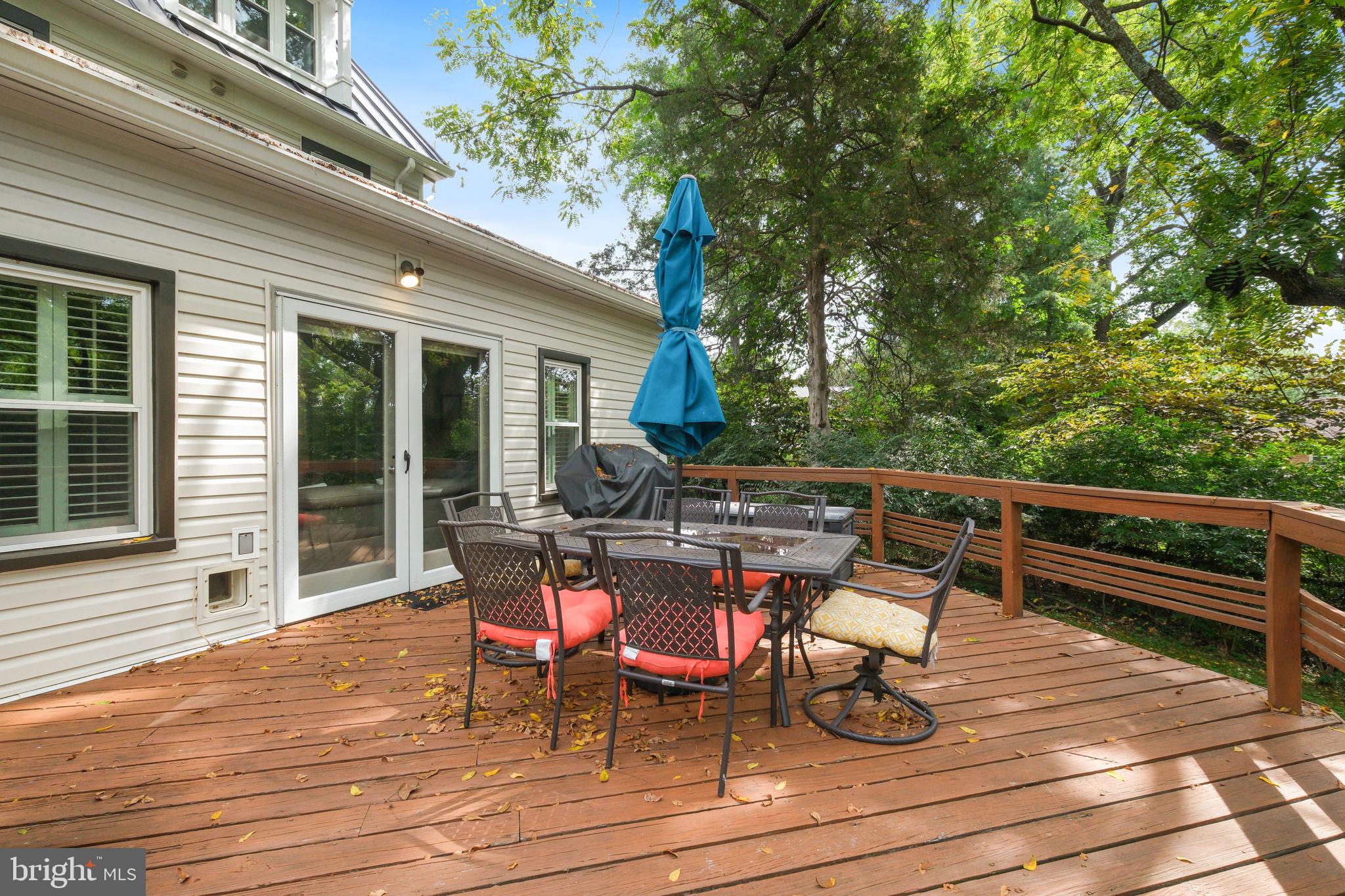 6220 Mazwood Road Rockville, MD 20852 - Photo 34 of 47 a view of sitting area with furniture and wooden floor