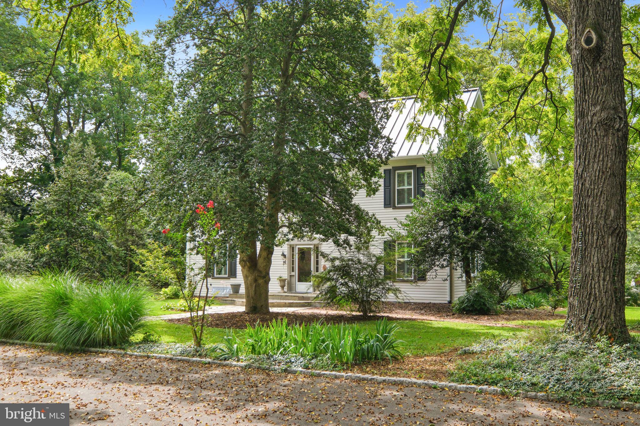 6220 Mazwood Road Rockville, MD 20852 - Photo 4 of 47 a front view of a house with garden