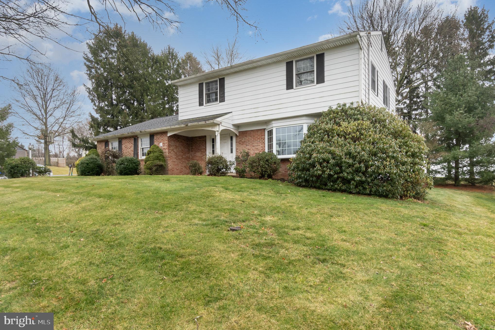 811 Newport Road Manheim, PA 17545 - Photo 3 of 42