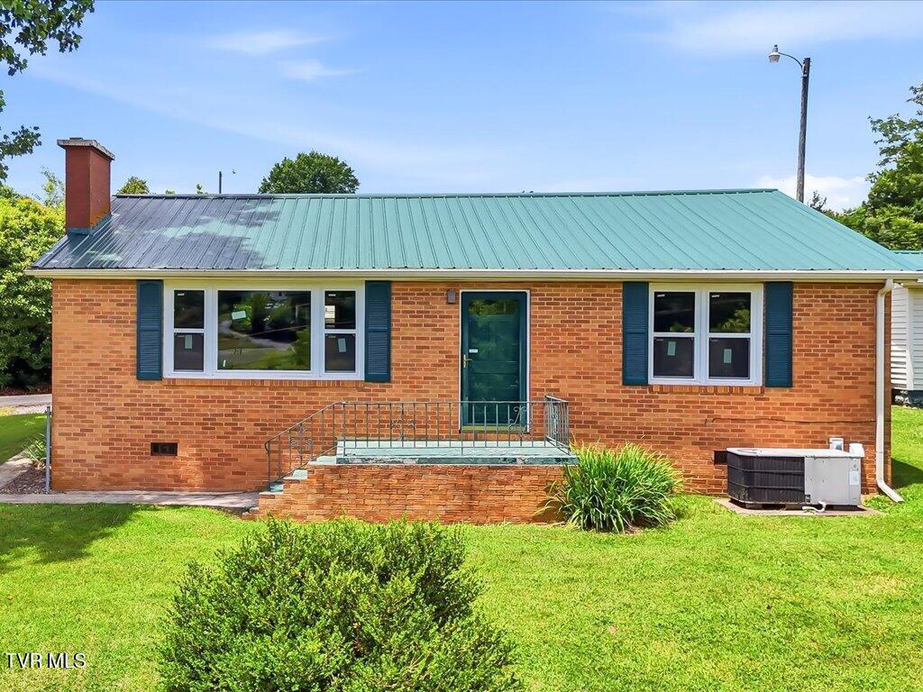 818 Guy Collins Road Morristown, TN 37813 - Photo 1 of 28 818 Guy Collins Rd - 1