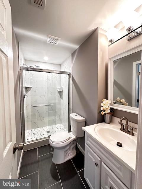 9008 Hanson Grove Court Manassas, VA 20109 - Photo 12 of 13 a bathroom with a sink toilet and shower