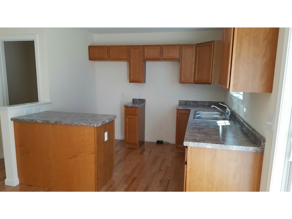 36 Crestview Lane, Unit 36 Rochester, NH 03839 - Photo 4 of 17