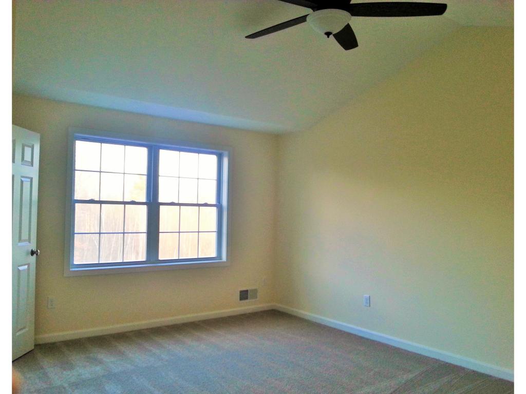36 Crestview Lane, Unit 36 Rochester, NH 03839 - Photo 7 of 17