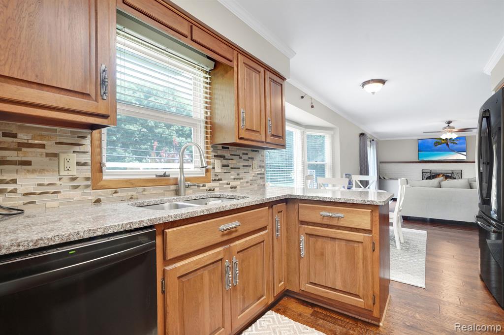 13139 White Lake Road Fenton, MI 48430 - Photo 12 of 40 Gallery Image 12