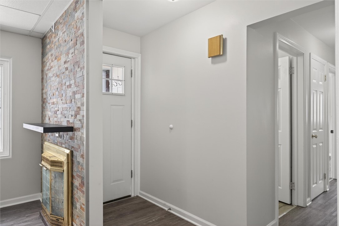 1490 Ridgeway Avenue Greece, NY 14615 - Photo 5 of 35 FRONT ENTRYWAY