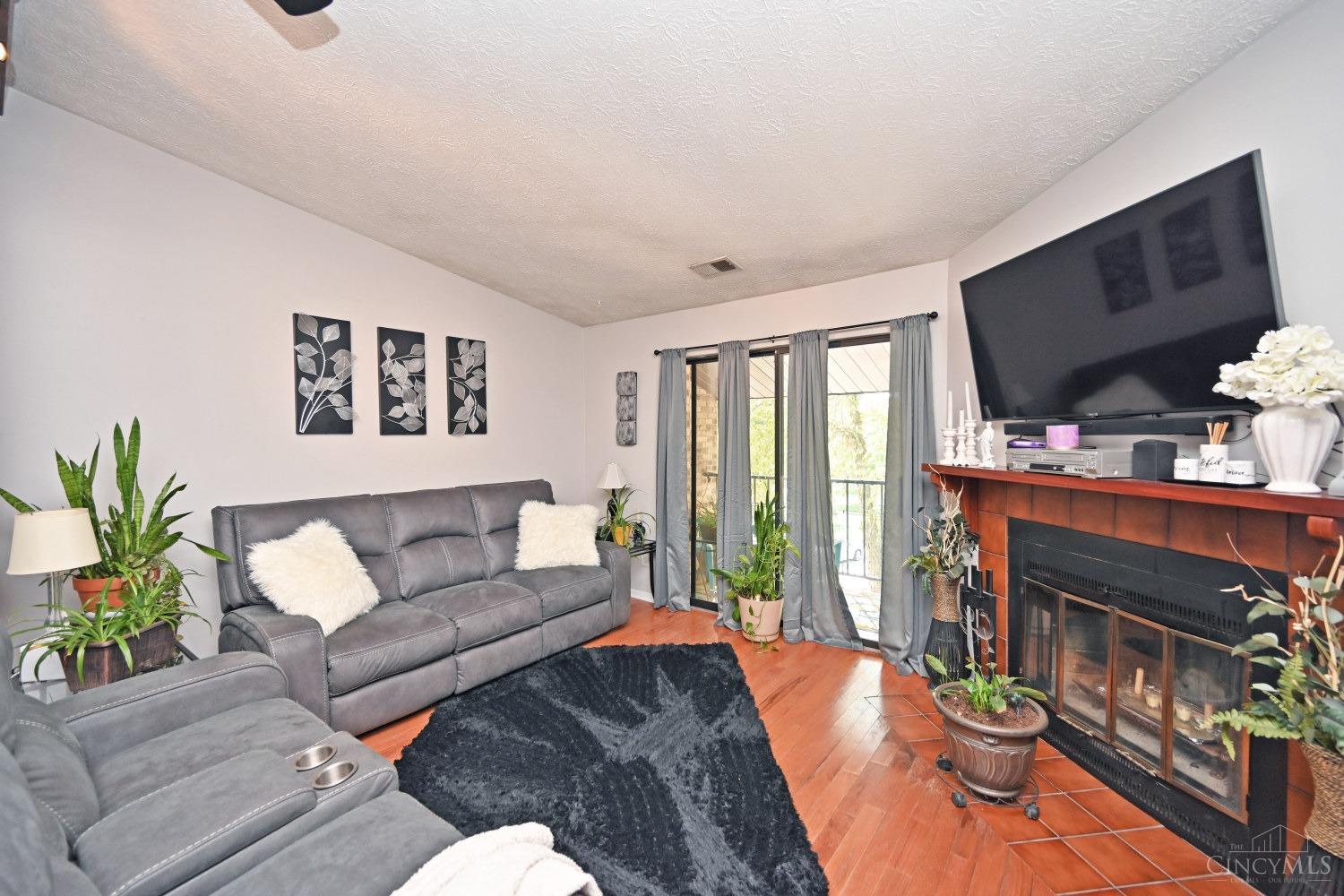 549 Davis Road, Unit 12 Cincinnati, OH 45255 - Photo 4 of 26 Gallery Image 4