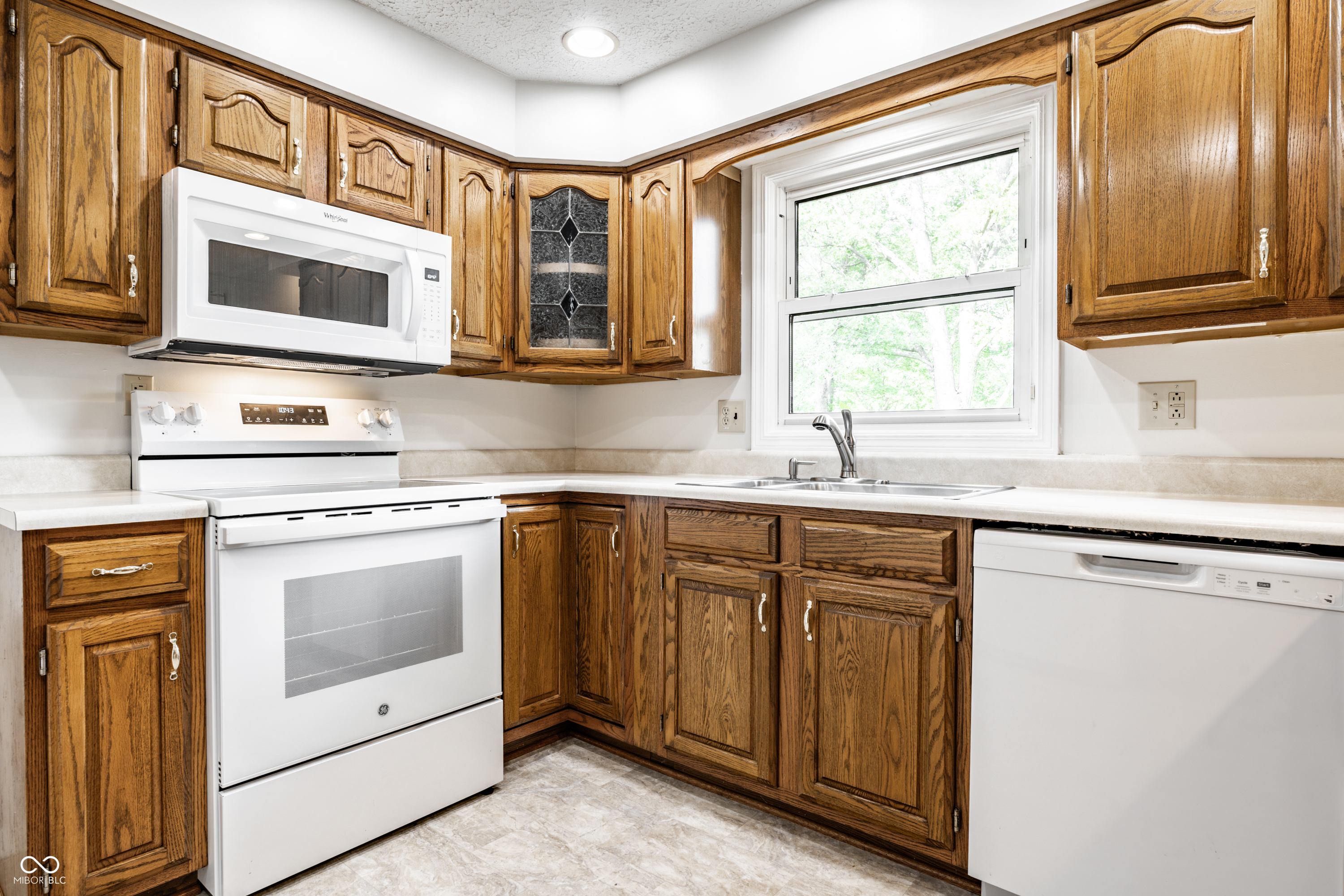 9648 Sycamore Road Carmel, IN 46032 - Photo 11 of 36 Gallery Image 11