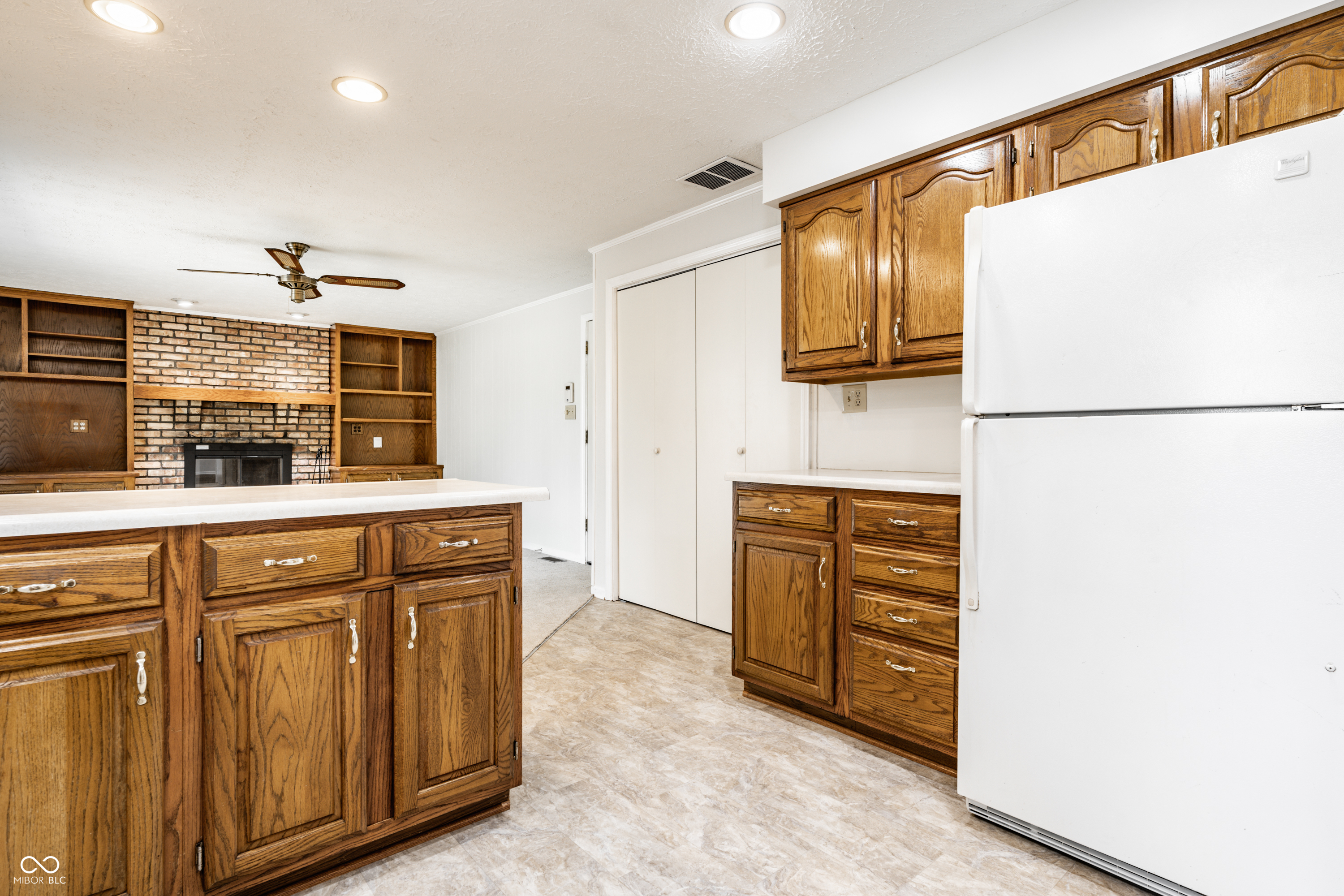 9648 Sycamore Road Carmel, IN 46032 - Photo 12 of 36 Gallery Image 12