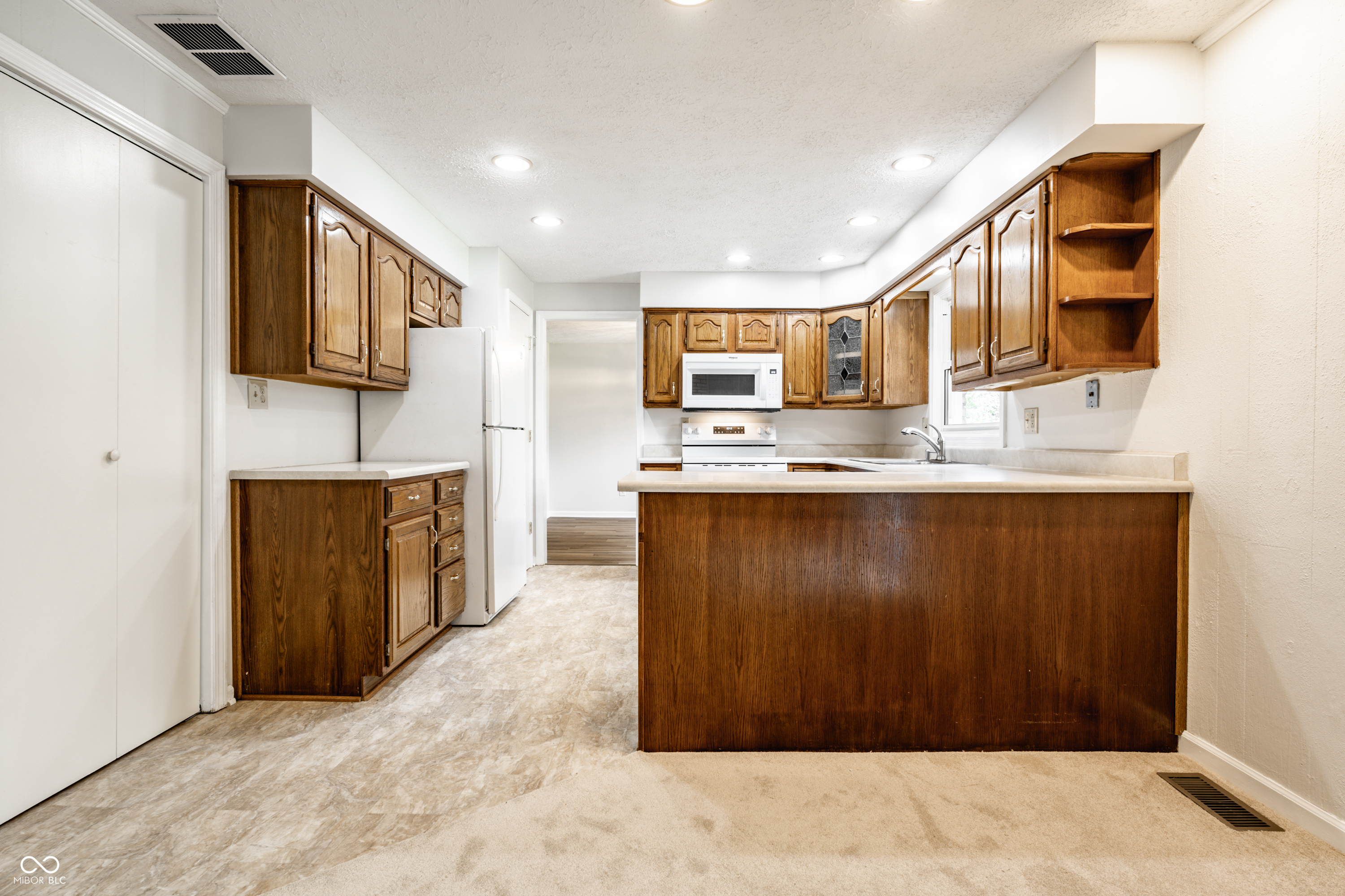9648 Sycamore Road Carmel, IN 46032 - Photo 13 of 36 Gallery Image 13