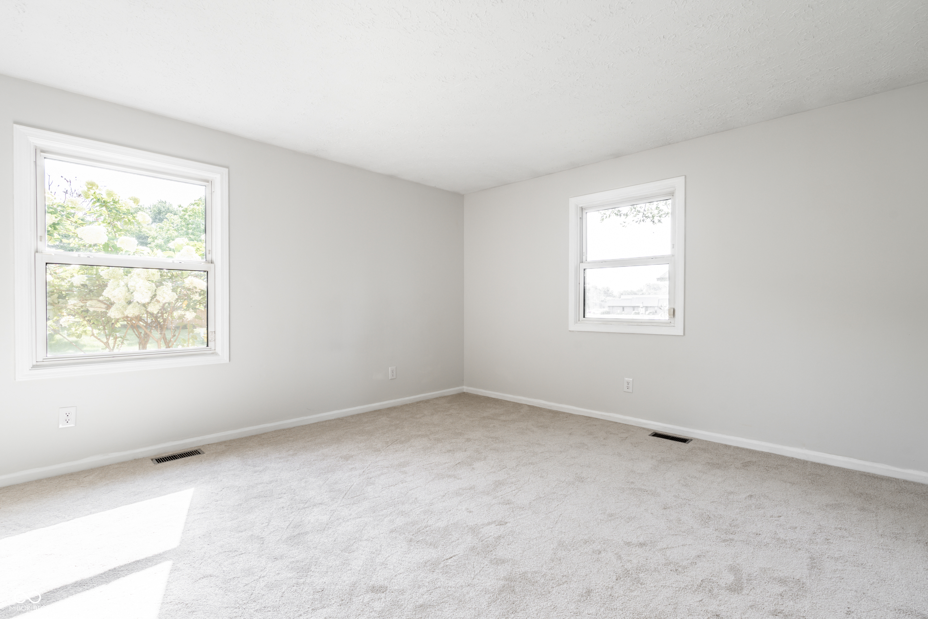 9648 Sycamore Road Carmel, IN 46032 - Photo 18 of 36 Gallery Image 18