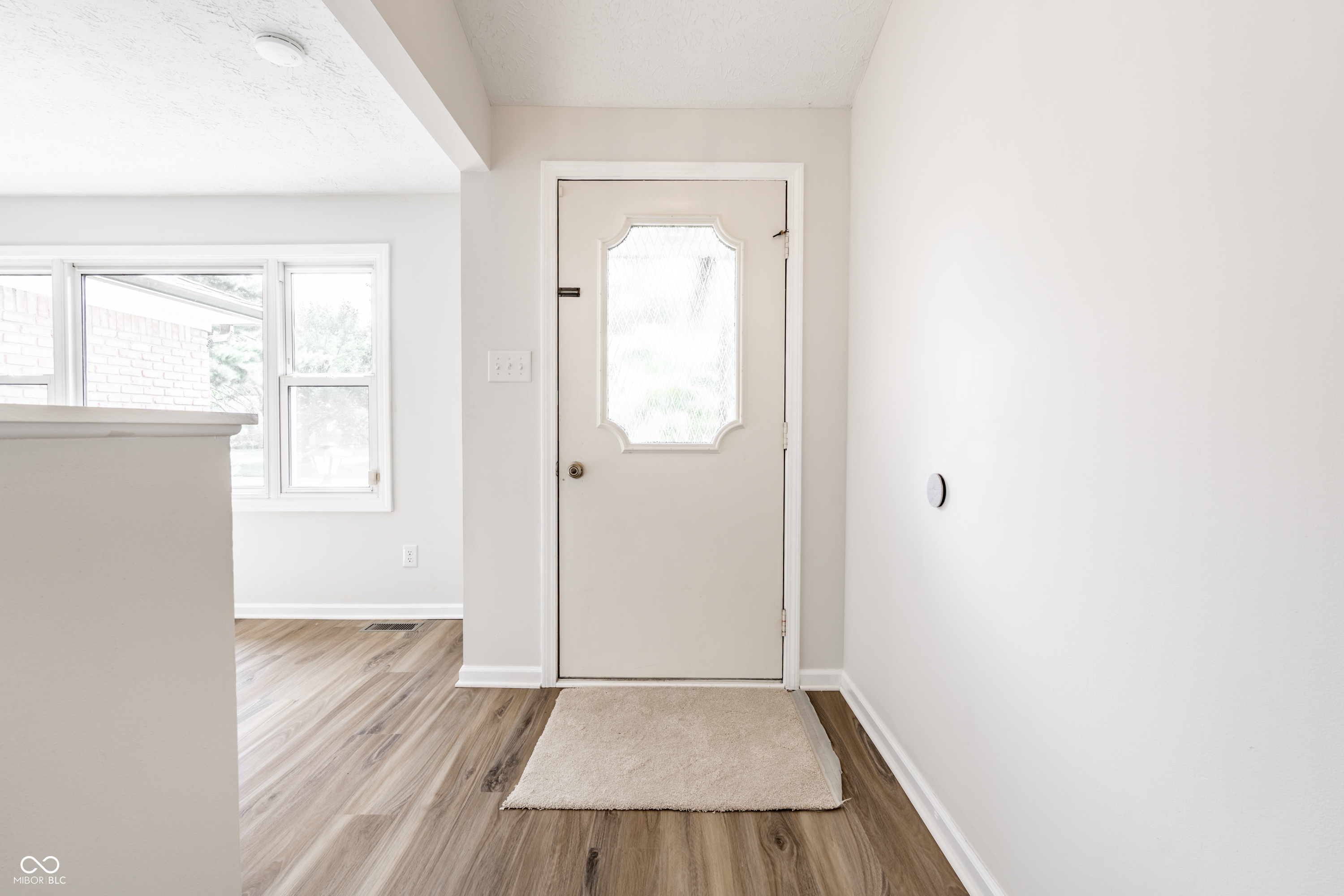 9648 Sycamore Road Carmel, IN 46032 - Photo 4 of 36 Gallery Image 4