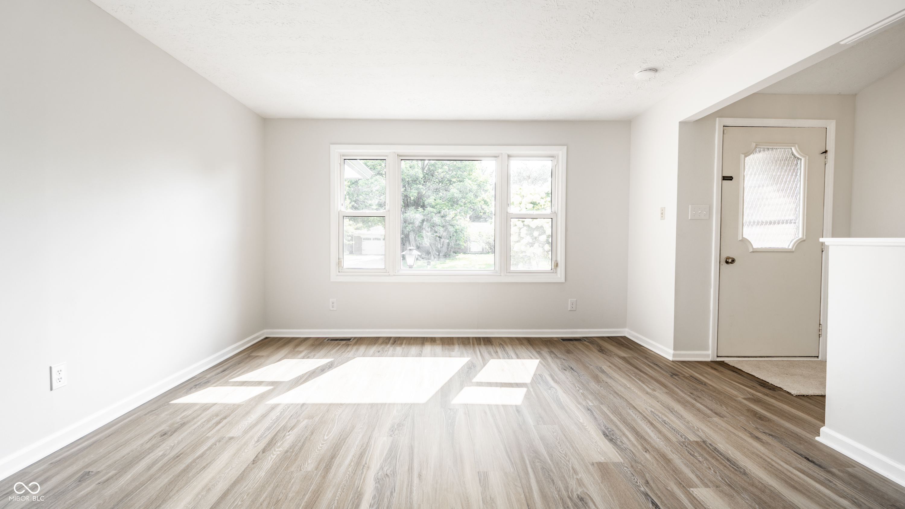 9648 Sycamore Road Carmel, IN 46032 - Photo 5 of 36 Gallery Image 5