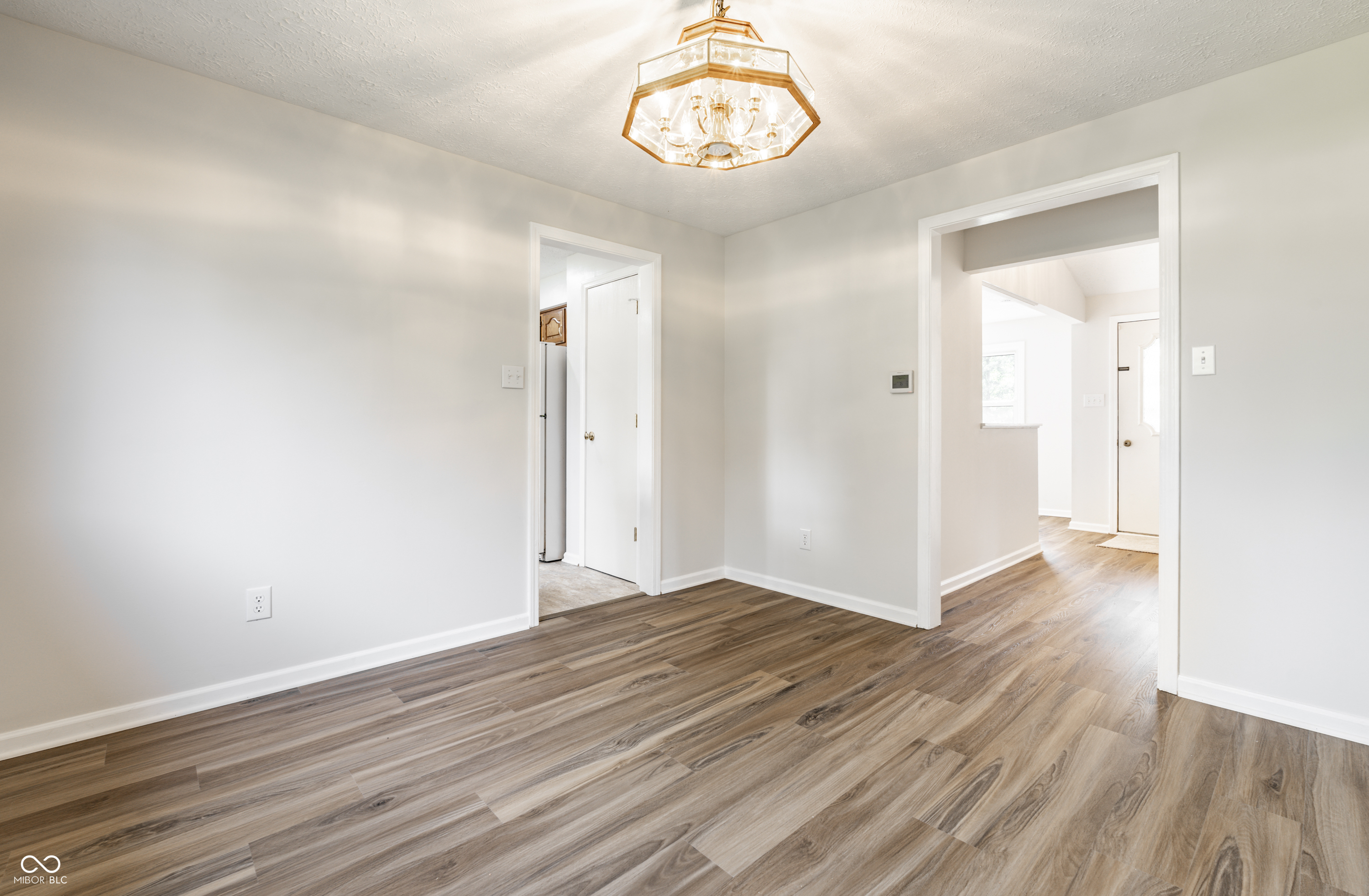 9648 Sycamore Road Carmel, IN 46032 - Photo 8 of 36 Gallery Image 8