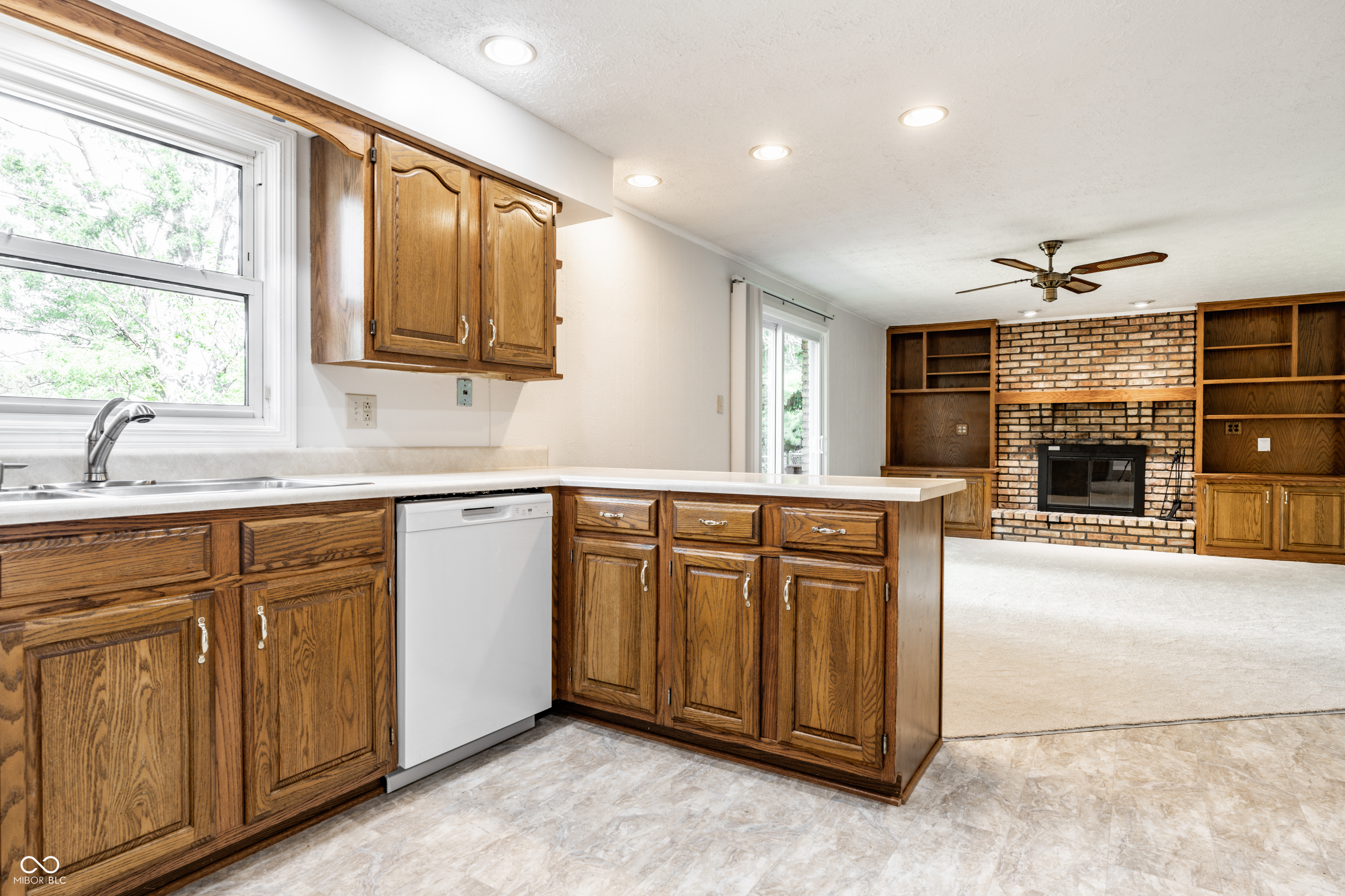 9648 Sycamore Road Carmel, IN 46032 - Photo 9 of 36 Gallery Image 9