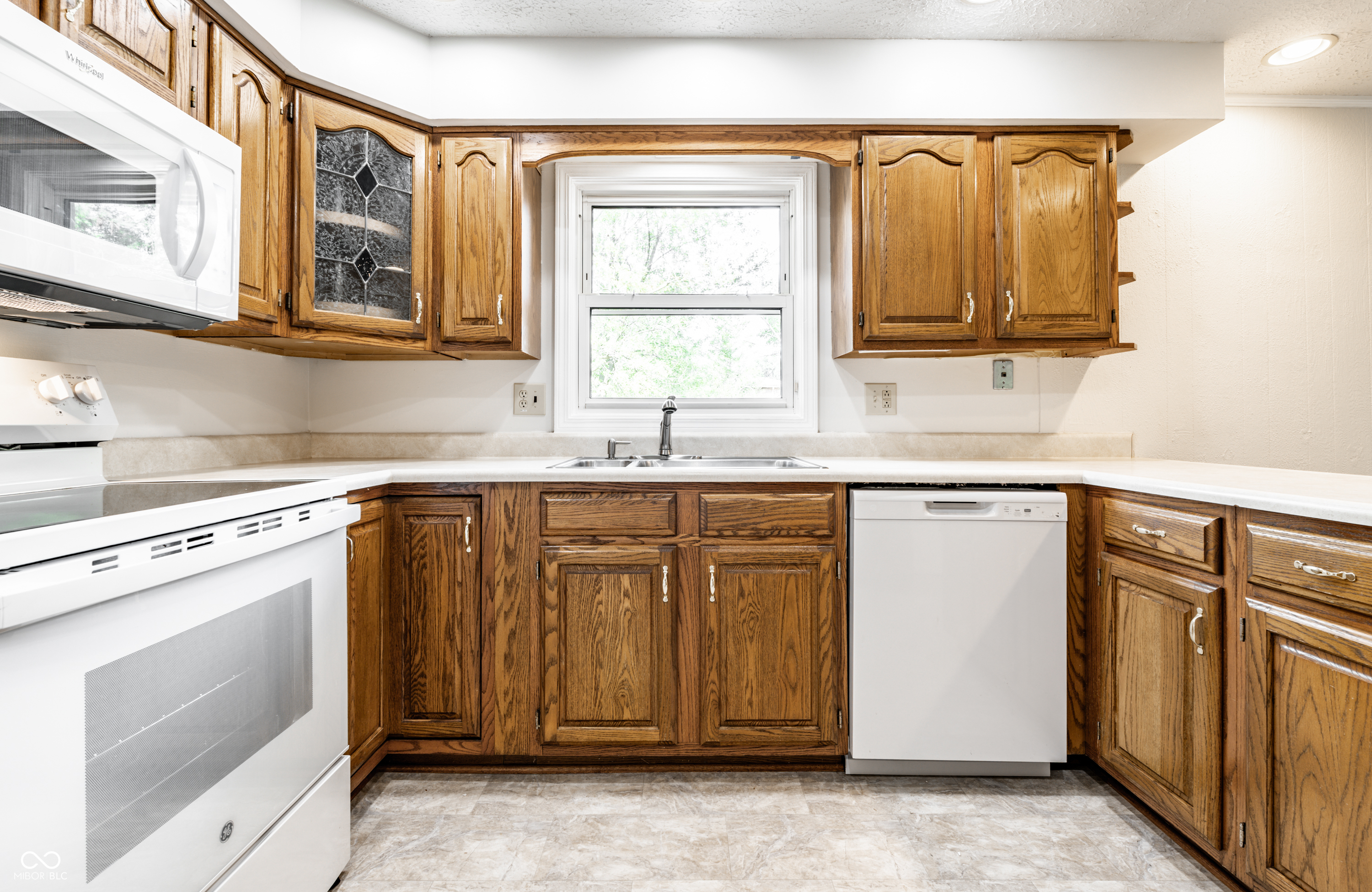 9648 Sycamore Road Carmel, IN 46032 - Photo 10 of 36 Gallery Image 10