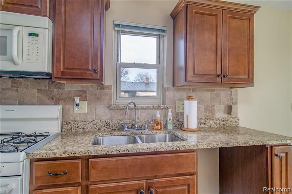 8401 18 18 Mile Road, Unit 103 Sterling Heights, MI 48313 - Photo 8 of 23