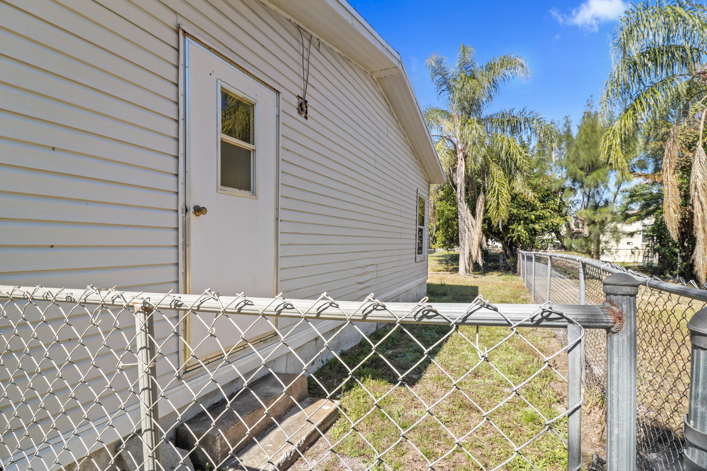 2671 Southeast Janet Street Stuart, FL 34997 - Photo 22 of 29 23-IMG_7072