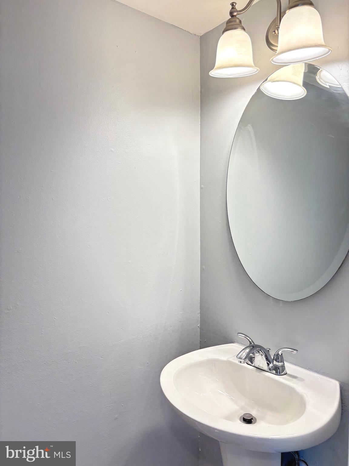 52 Memphis Court Sicklerville, NJ 08081 - Photo 4 of 12 1st floor half bath