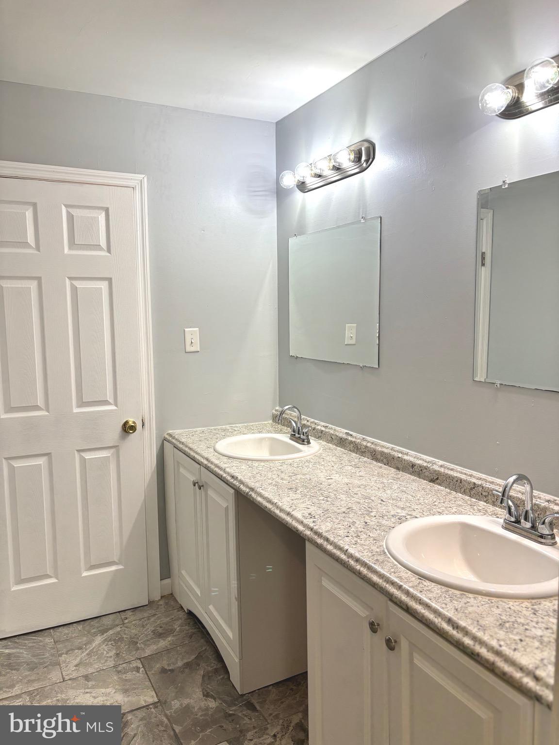 52 Memphis Court Sicklerville, NJ 08081 - Photo 9 of 12 2nd Floor Full Bathroom