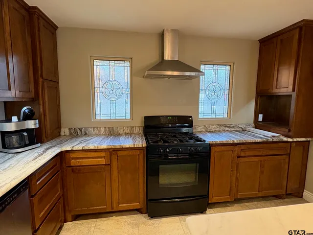 an empty room with wooden floor and a ceiling fan