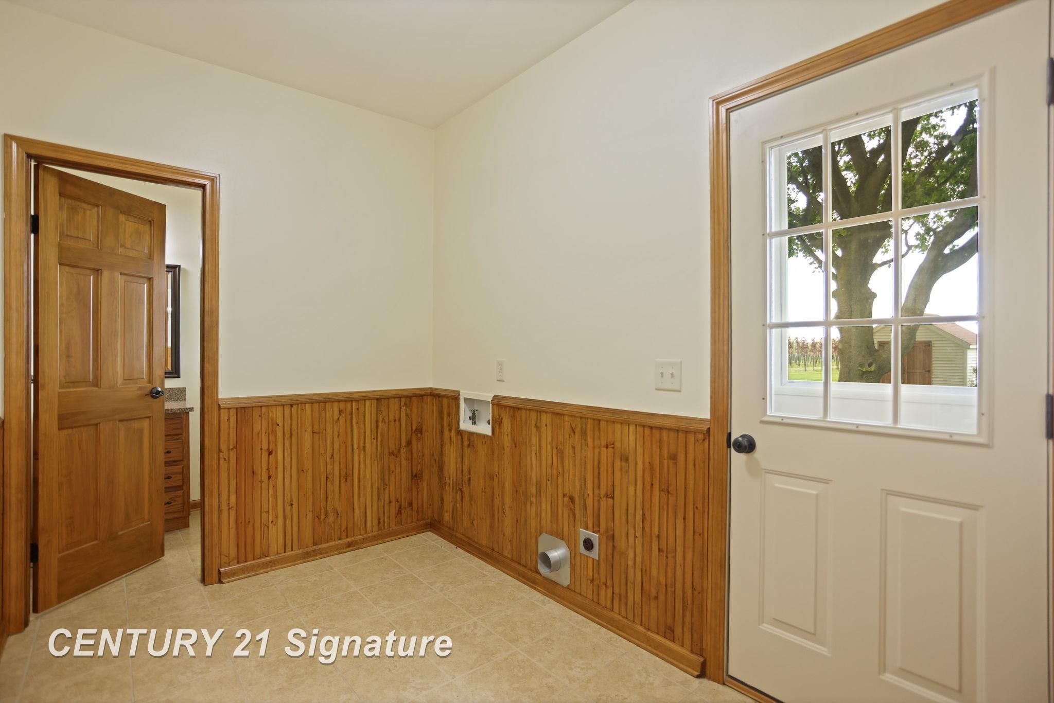 2177 Jarabec Road Saginaw, MI 48609 - Photo 18 of 57 50141508-710b0cc0-6093-46c1-abb6-e257612bab5a.JPG