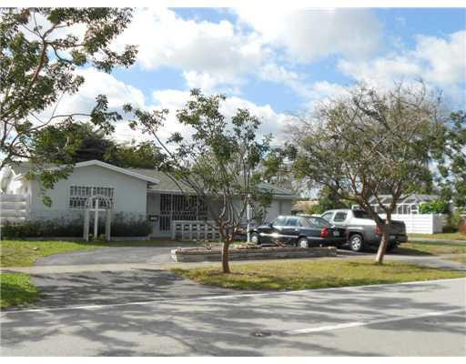 4630 West Park Road Hollywood, FL 33021 - Photo 1 of 17 Exterior Front