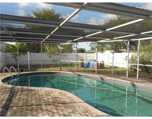 4630 West Park Road Hollywood, FL 33021 - Photo 12 of 17 Swimming Pool/Hot Tub/Sauna