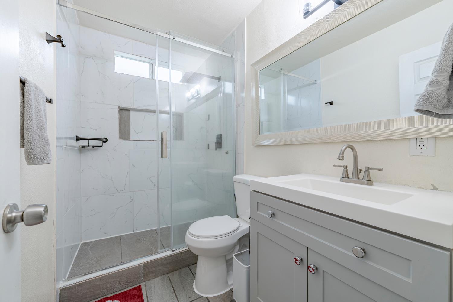 1595 East 26th Street Merced, CA 95340 - Photo 21 of 34 a bathroom with a sink toilet and shower