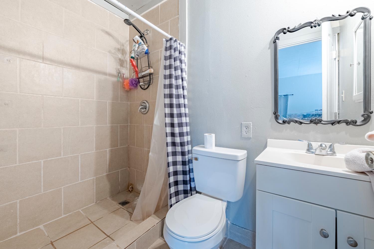 1595 East 26th Street Merced, CA 95340 - Photo 33 of 34 a bathroom with a sink toilet and shower
