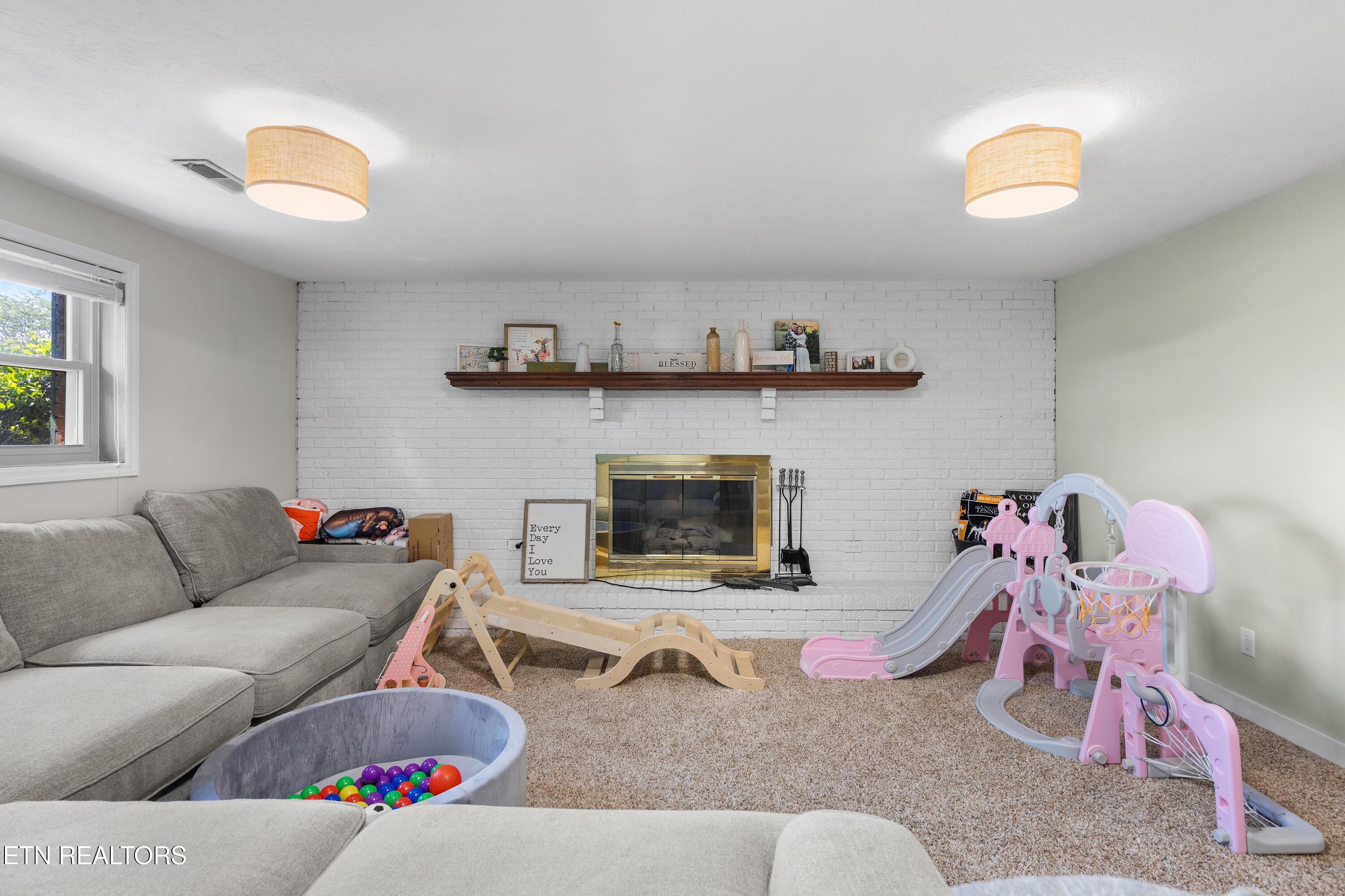 112 Shannon Road Jacksboro, TN 37757 - Photo 19 of 32 030A7800