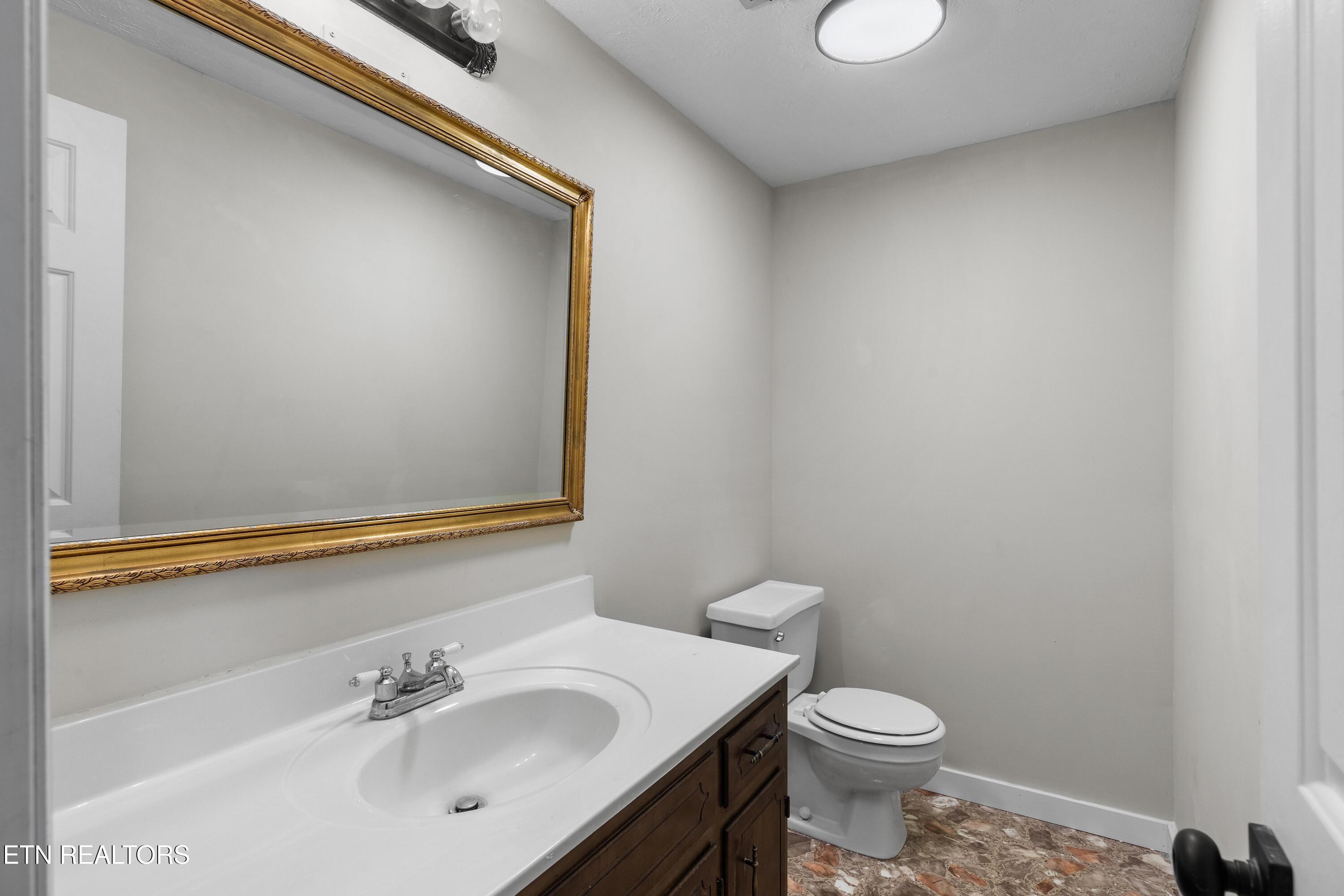 112 Shannon Road Jacksboro, TN 37757 - Photo 22 of 32 030A7824