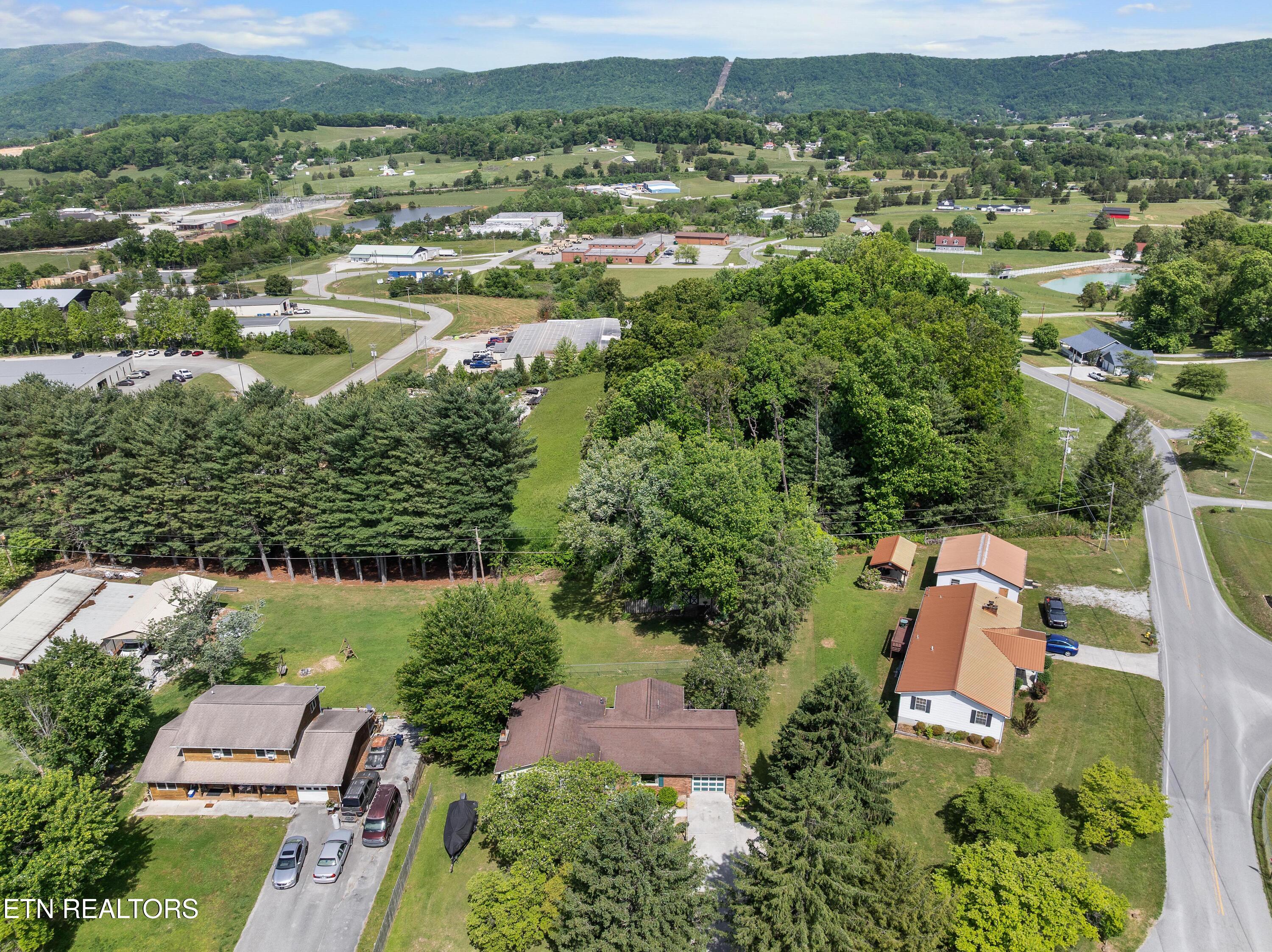 112 Shannon Road Jacksboro, TN 37757 - Photo 30 of 32 DJI_0796